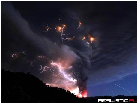 Chile Volcano Plume Exploded With Lightning on June 5, 2011